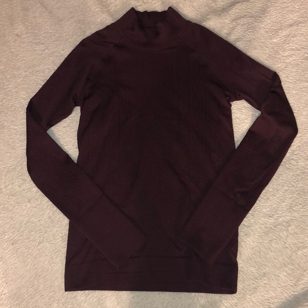 Turtleneck Lululemon athletic top. Size 6
